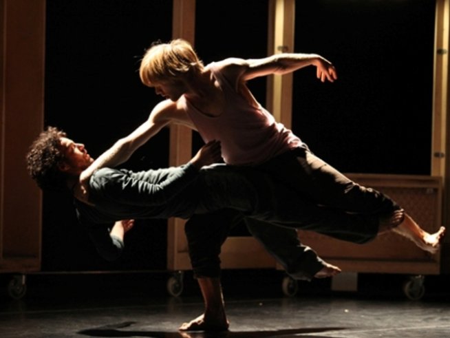 Снимка от спектакъла Al Menos Dos Caras.