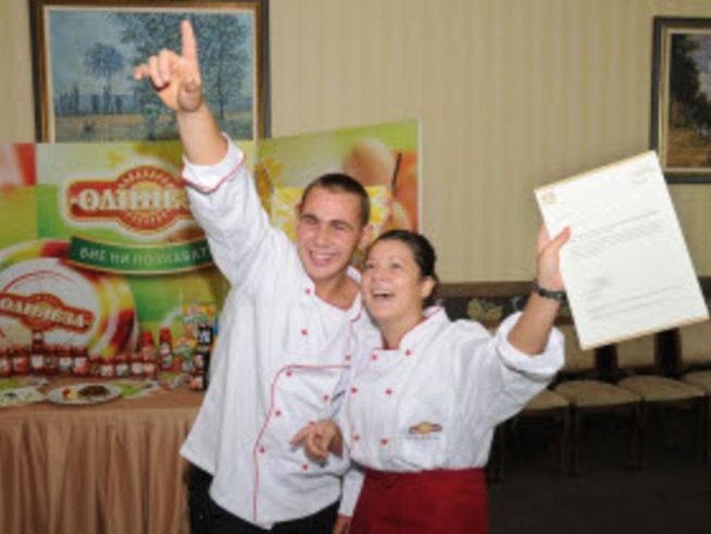 Ученици показаха умения в състезание по готвене