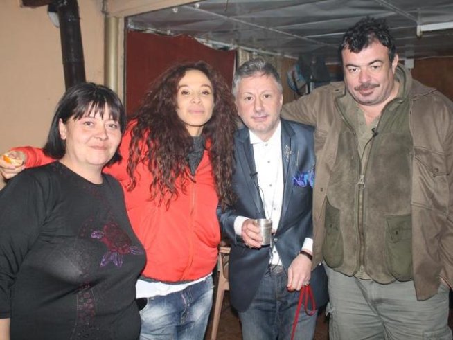 Маги Желязкова, Денди и Иван Ласкин се борят за ромската любов