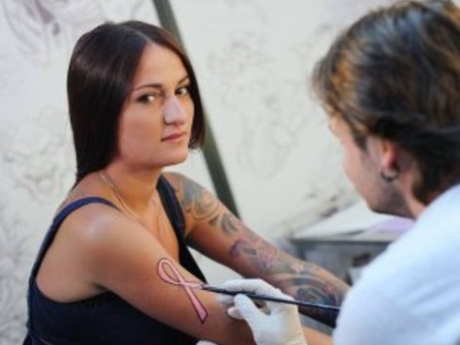 Рут с нова татуировка "От любов към живота"