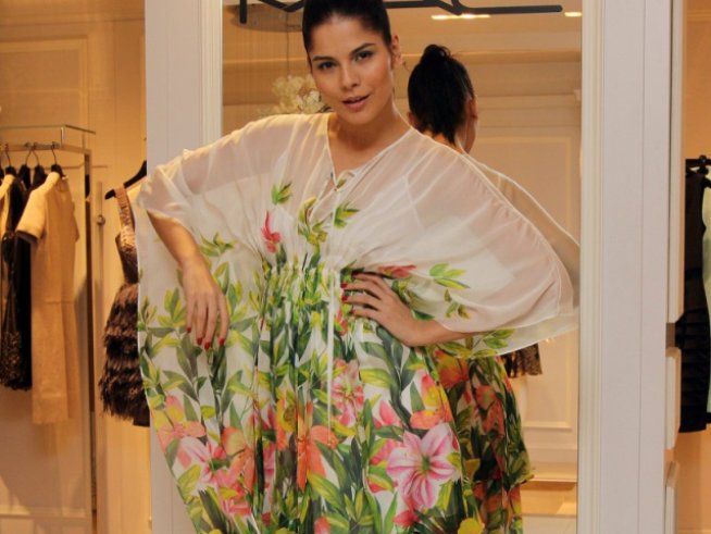 Преливащи цветове и туники – акцент в модна колекция