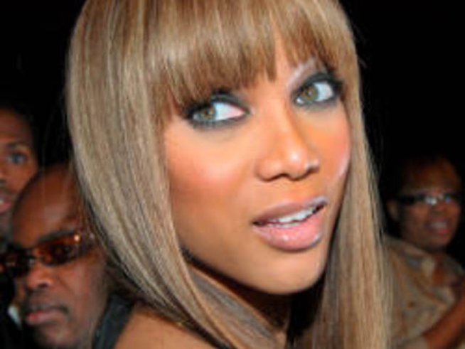 Дълга коса с гъст бретон – хит прическа за пролет 2012