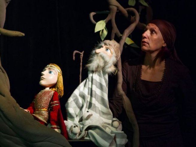 Гледайте детския спектакъл „Неродена мома“ онлайн