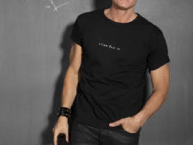 Долф Лундгрен облече тениска I Can Too в подкрепа на децата с увреждания