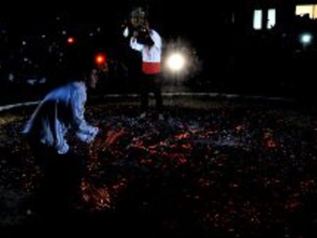 Нестинарски спектакъл за първи път в зала