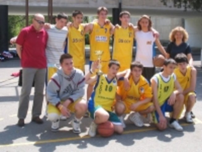 Баскетболен турнир - Зверски забивки