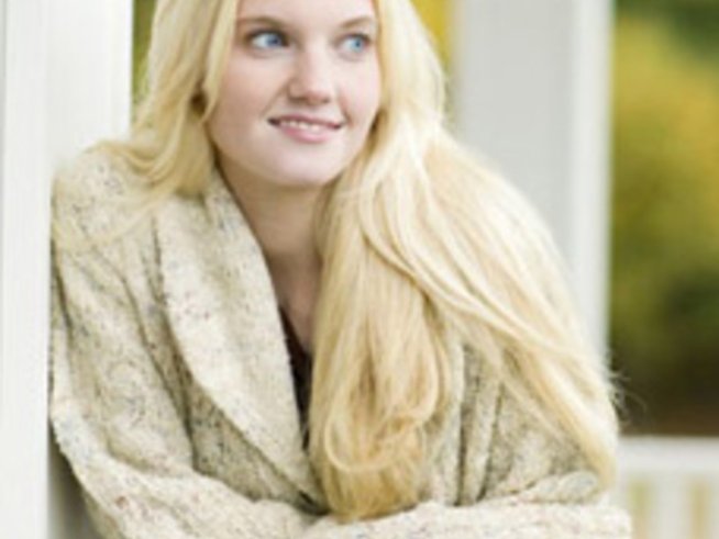 Нежни цветя, сгушени в топли жилетки