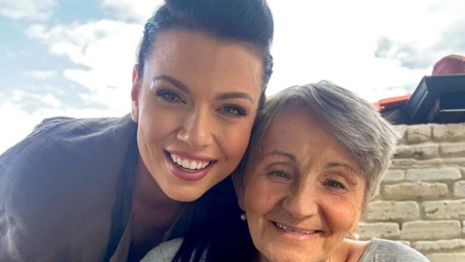 Ралица Паскалева със свекърва си. Снимка: Instagram/ralitsapaskaleva