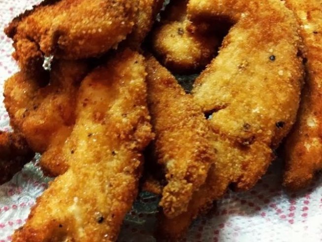 200 г пилешки филенца нарязани на средно тънки ивици
4 скилидки пресован чесън 
2 с.л. соев сос 
2 с.л. горчица
1/2 ч.ч. сок от лимон 
черен пипер на вкус
галета