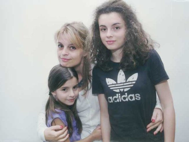 Мария Касимова-Моасе с дъщерите си Рада и Ели. Снимка: личен архив