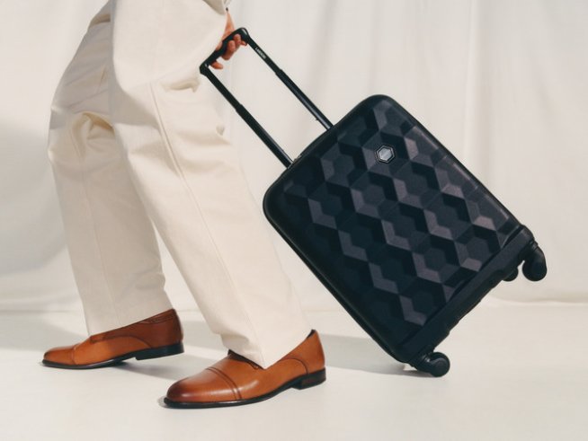 Как да изберем най-добрия куфар за самолета? Наръчник за лятото