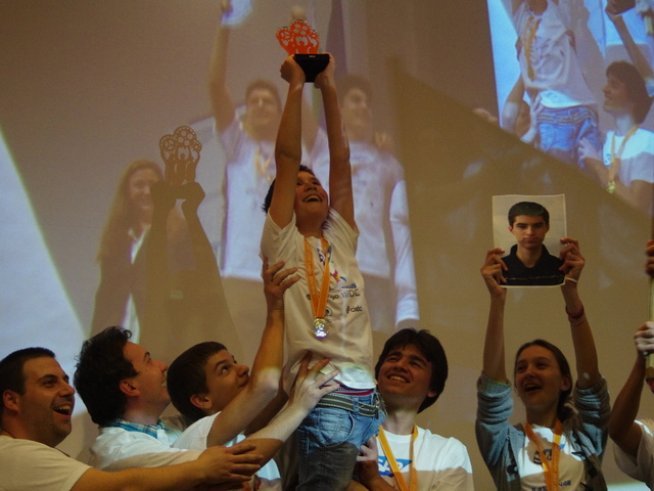 Деца укротяват природните стихии с роботи