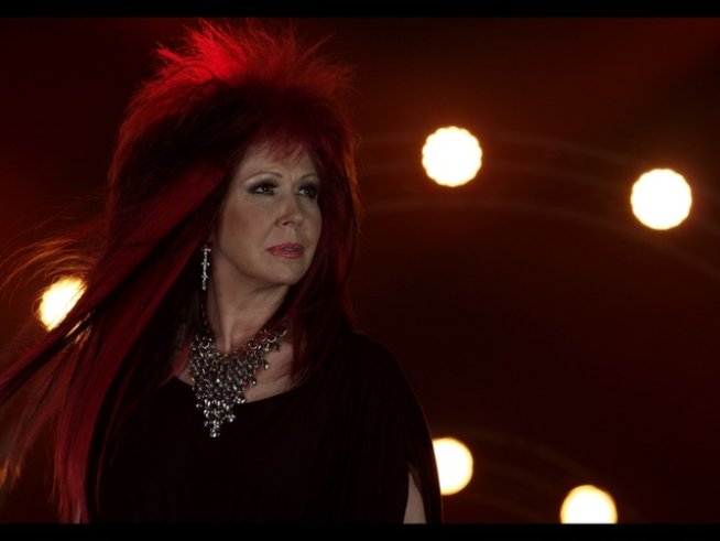 Прическата на Петя Буюклиева е нейна запазена марка.