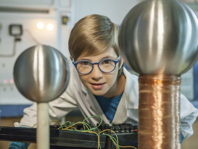 Новият български детски игрален филм „Случаят Тесла“ вече е в кината