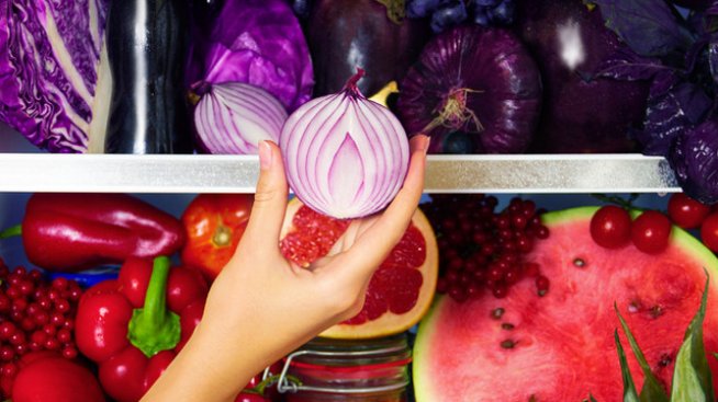 Как да съхраняваме лук, без да се умирише хладилника?Снимка: istock