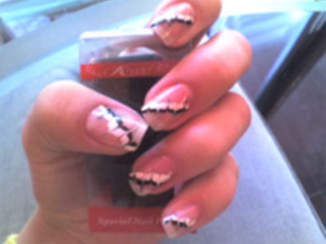 Декоративен маникюр