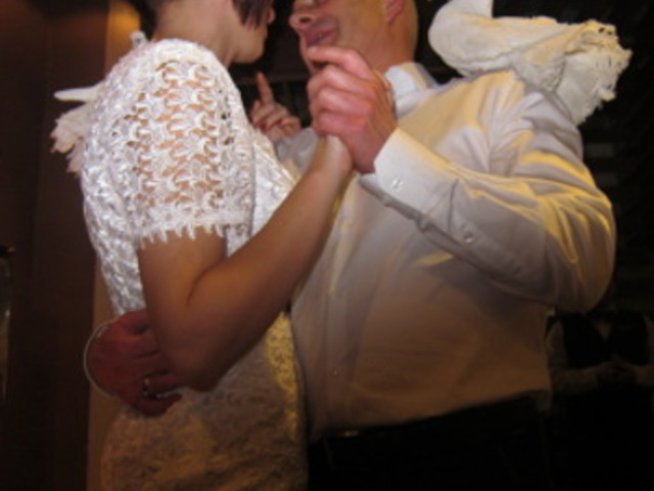 Класиката за зимните булки - бяло