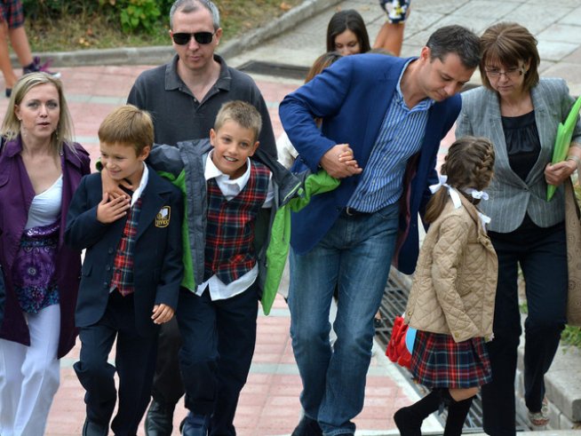 На първия учебен ден. Снимка: архив, Булфото