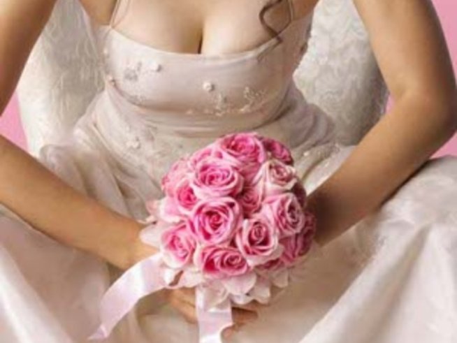 Булчинска рокля с 222 диаманта е сред най-скъпите в света