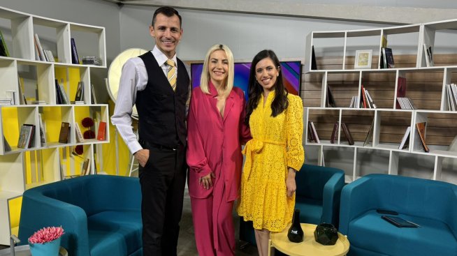 Поли Генова в компанията на чаровните Мария и Вито. Снимка: Bulgaria ON AIR.