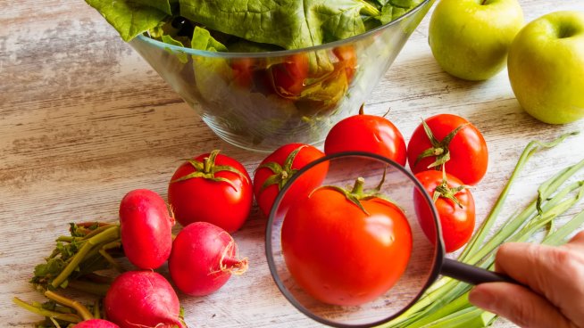 Измивайте ги с топла вода за поне минута. Снимка: istock