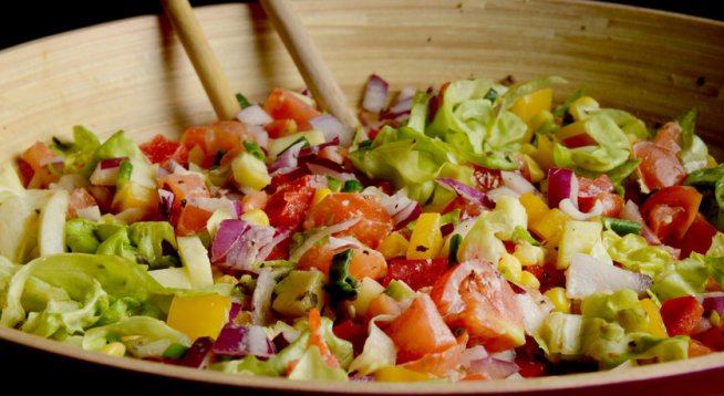 Богата на фибри салата с италиански дресинг