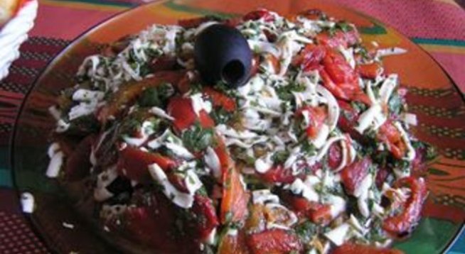 Салата от свежо сирене