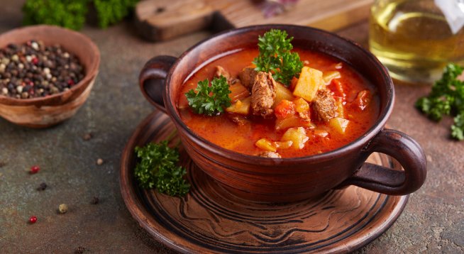 Лесен телешки гулаш.