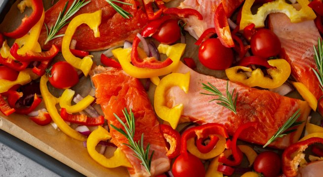 Сьомга със зеленчуци на фурна за  30 минути