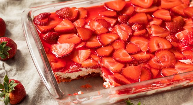 Ягодов пай с крем и претцели. Снимка: istock