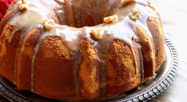 Ябълков кекс с орехи и канела.