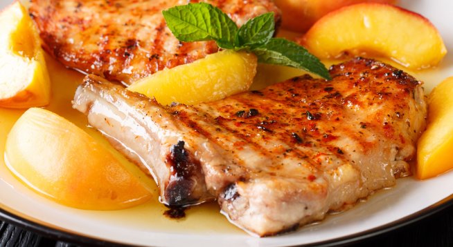 Свински котлети с нектарини