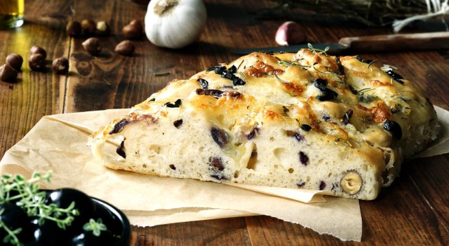 Италиански хляб с маслини и риган