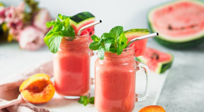 Лятно смути с диня и праскова