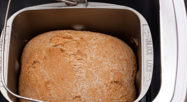 1 и 1/8 чаши вода
3 чаши пълнозърнесто брашно 
1 и ½ чаени лъжици сол
1/3 чаша мед
1 супена лъжица сухо мляко 
1 и ½ супени лъжици разтопено масло (или мас)
1 и ½ чаени лъжички суха мая 