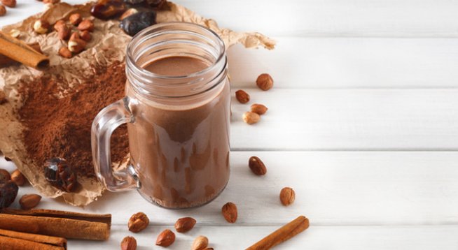 1 чаша прясно мляко, може и кокосово или друго ядково
2 -3  с.л. лъжици сурово кашу
4-5 фурми без костилка
1-2 с.л. натурално какао на прах 


