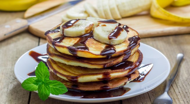 2 узрели банана
4 супени лъжици смлени ленени семена или повече на вкус
4 яйца
1 чаена лъжичка бакпулвер
½ чаена лъжичка смляна канела
