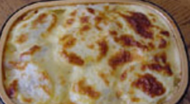 Гювече с пролетни картофи
