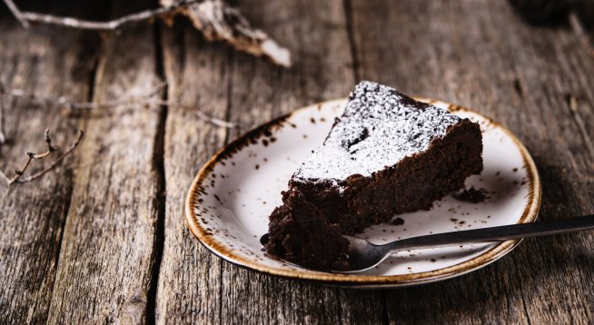 Торта с тъмен шоколад без брашно