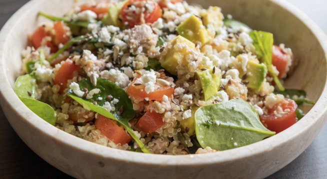 Енергийна салата с риба тон и киноа