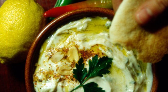 Дип с тахан и йогурт