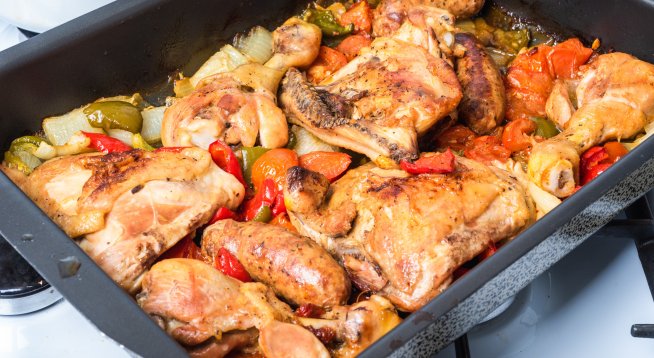 Печено пиле със зеленчуци по средиземноморски