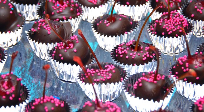 Домашни шоколадови бонбони с череши