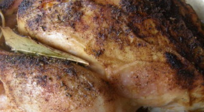 1 пиле или разфасовка по вкус
200 г гъби
майонеза и горчица “Олинеза”
бира, чер пипер, сол, масло, олио
