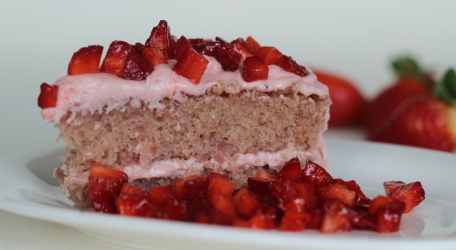 Маслен ягодов кекс с глазура