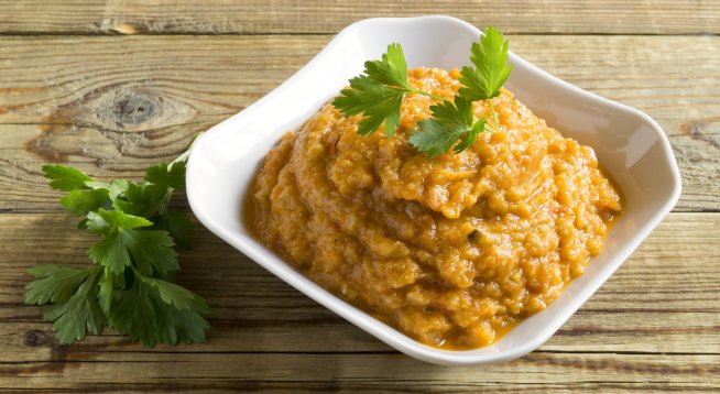 Дип със сушени домати и кисело мляко.Снимка: istock