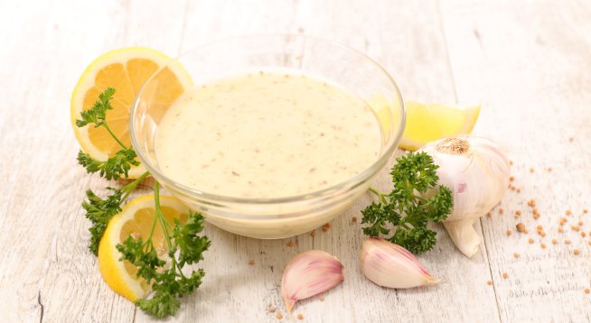 Италиански сос с чесън и хляб