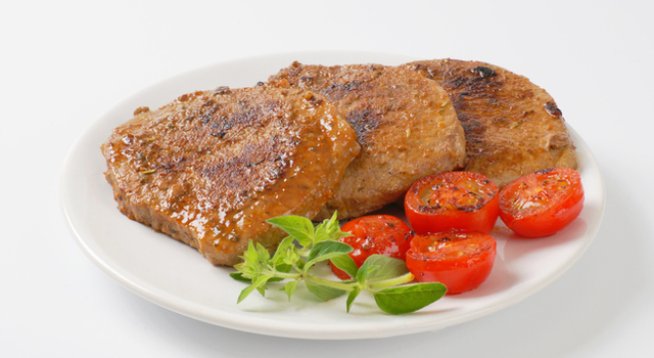 6 свински стека без кост
Сол и черен пипер на вкус
1 супена лъжица олио
1 супена лъжица масло
3 скилидки чесън, пресован
4 супени лъжици ябълков оцет
475 мл ябълков сок или сайдер
1 чаена лъжица дижонска горчица
1 чаена лъжица розмарин, пресен
1 щипка сушени люспи чили