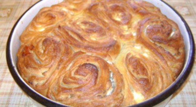 400 г брашно
1 кубче мая
4 яйца
1 с.л.сол
1 с.л.олио
1с.л.оцет
1с.л.захар
2 пакетчета масло
500 г сирене