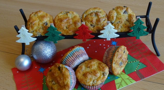 2 ч. ч. брашно
100 г кашкавал Lacrima
80 г гъби 
2 яйца
1 ч. л. бакпулвер
200 г кисело мляко
30 мл олио 
